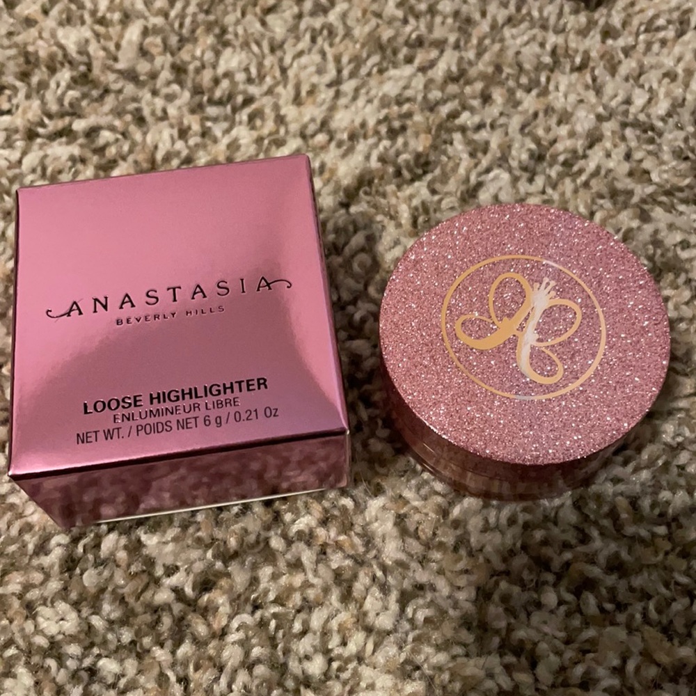 Anastasia Loose Highlighter